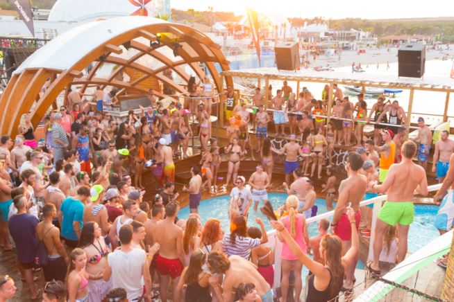 Festa sulla spiaggia a Pag Pag in Croazia